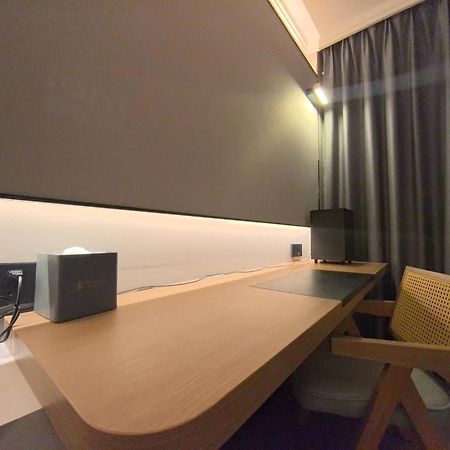 Luyue Hotel Movie Hotel Huaqiangbei Convention And Exhibition Center Branch Shenzhen Exteriör bild