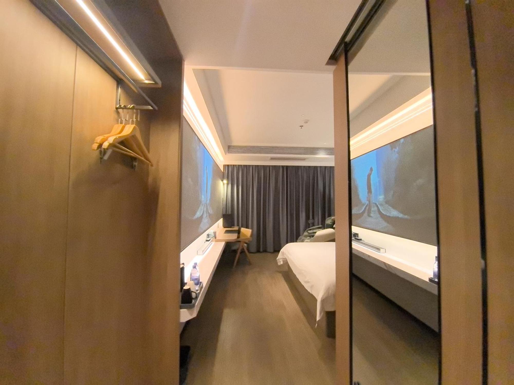 Luyue Hotel Movie Hotel Huaqiangbei Convention And Exhibition Center Branch Shenzhen Exteriör bild