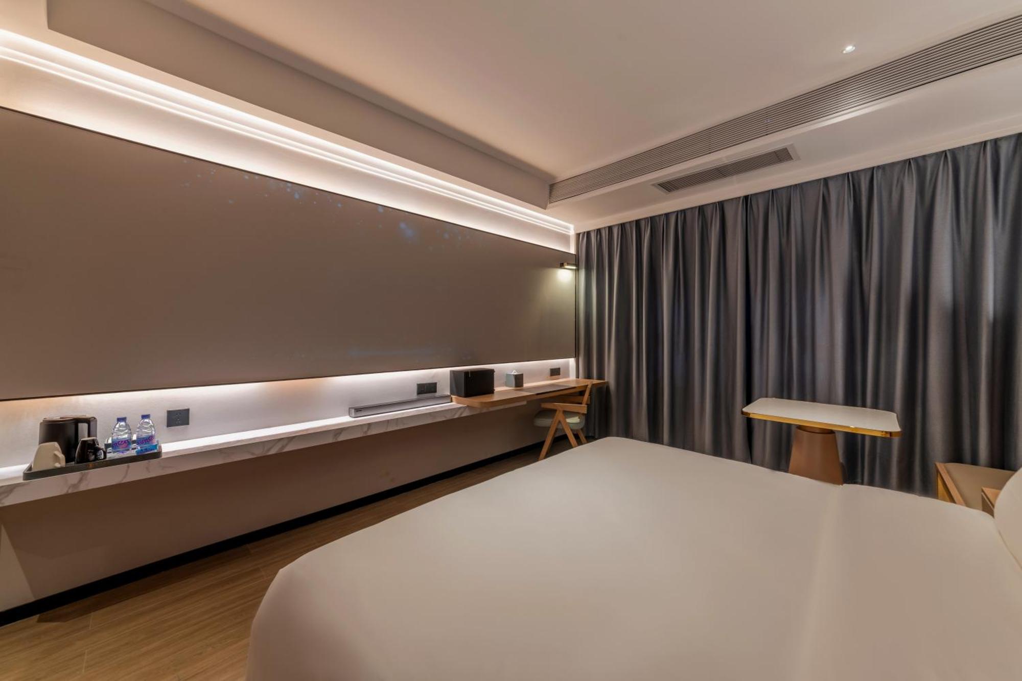 Luyue Hotel Movie Hotel Huaqiangbei Convention And Exhibition Center Branch Shenzhen Exteriör bild